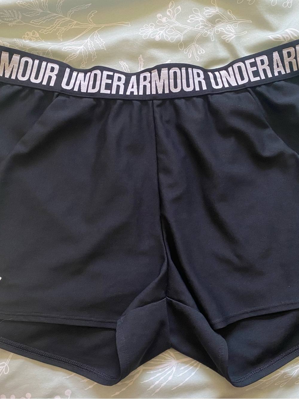 Under Armour Black Women's Performance Athletic Shorts - Size M